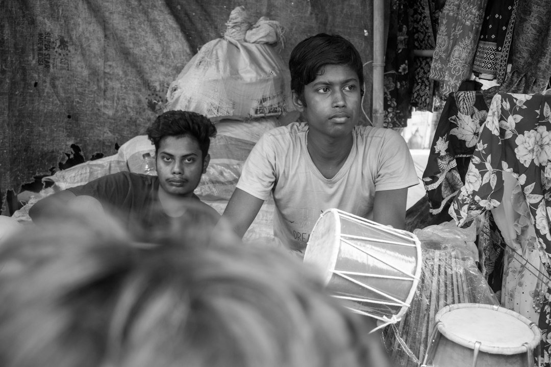 প্রযুক্তি কীভাবে দূরের মানুষের যোগাযোগ সহজ করছে
