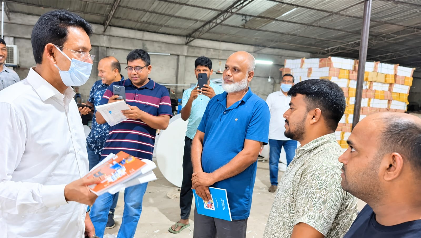 মধ্যরাতে ছাপাখানায় শিক্ষামন্ত্রী